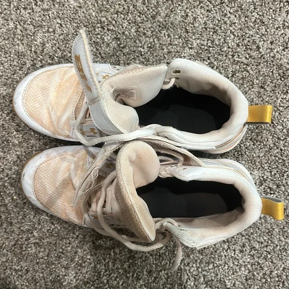 Pre-loved Under Armour Baseball Cleats -Size 5 - Picture 4 of 7